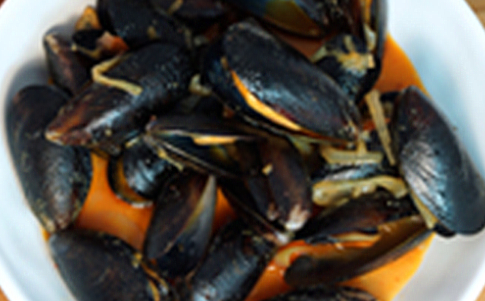 buttery steamed mussels